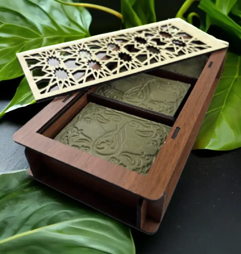 natural Laurel & Olive Oils Soap Set in a Wooden Box ( 3 Pieces – 125g Each )